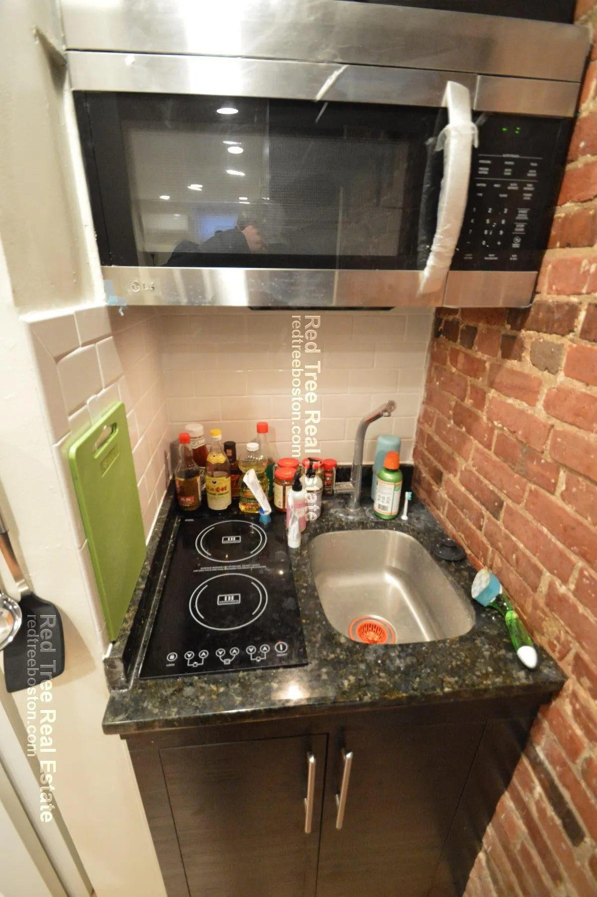 1689 Beacon St, Aspinwall Hill