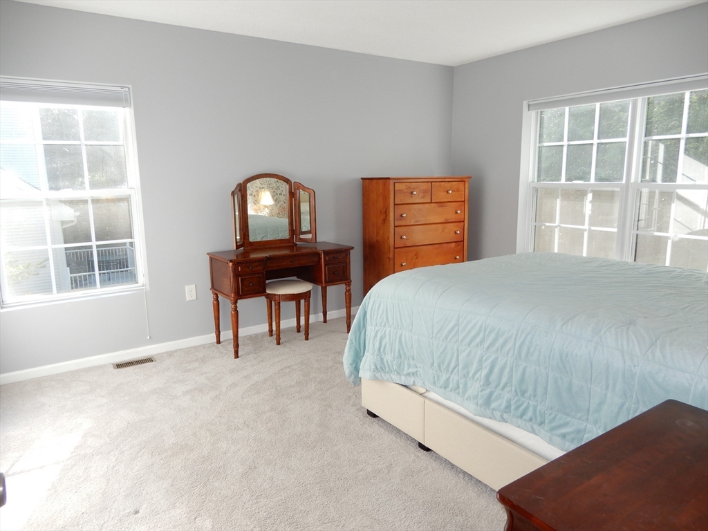 5 Bradshaw Ln, Foxboro