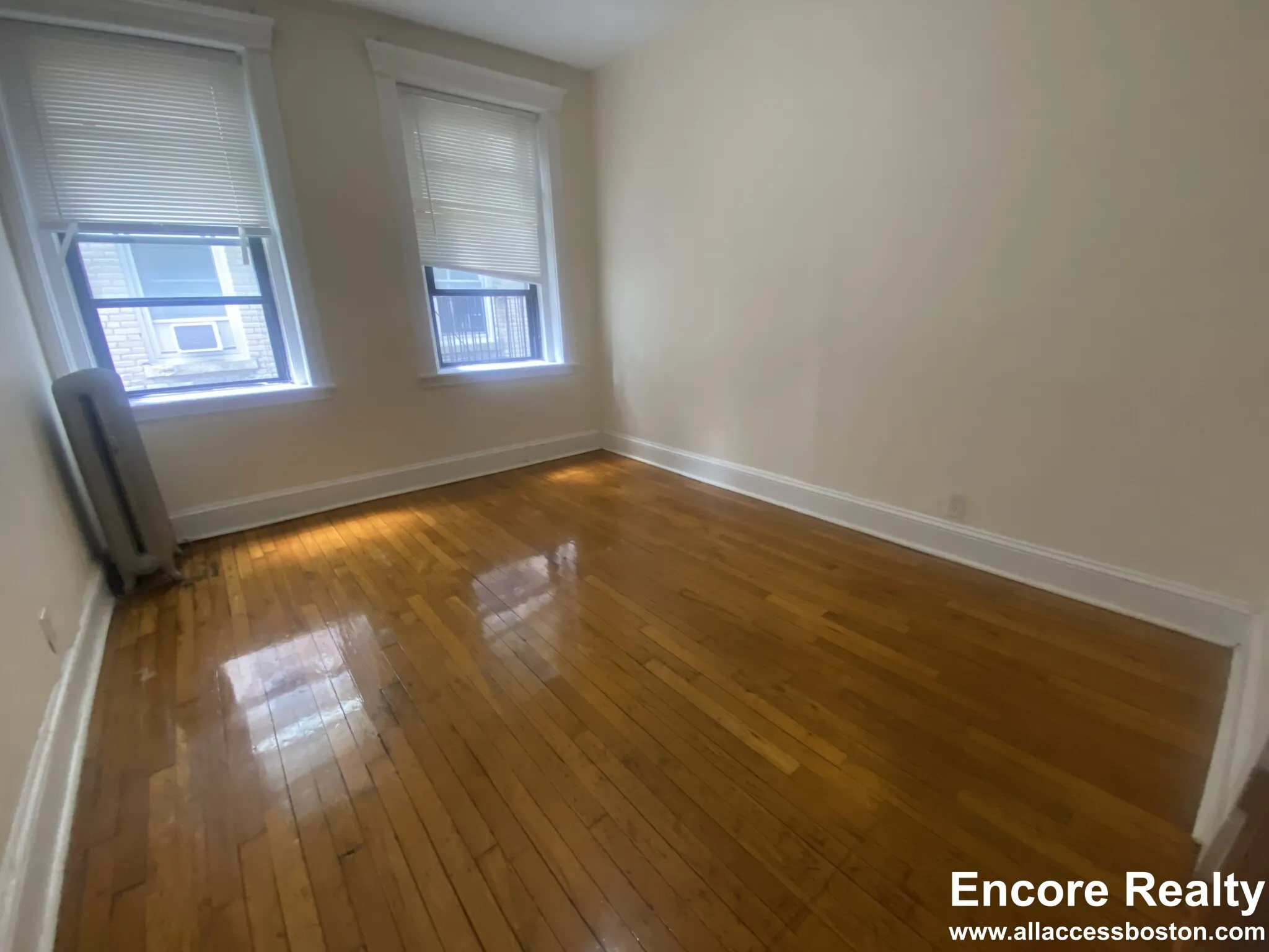 364 Riverway, Mission Hill