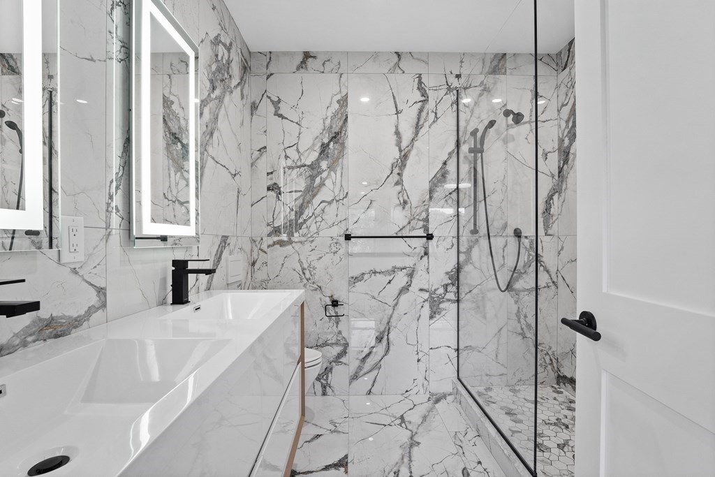 903 Beacon St, Back Bay