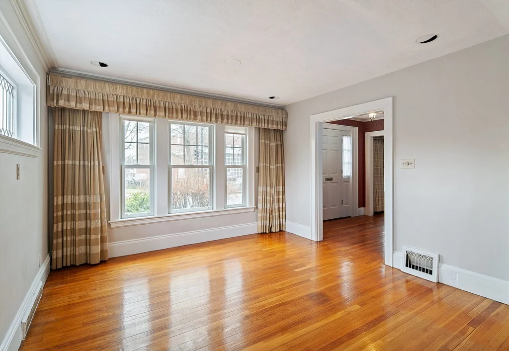 110 Leonard St, Belmont