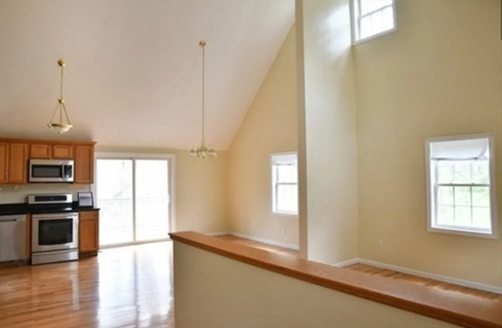 19 Collins Rd, Northborough