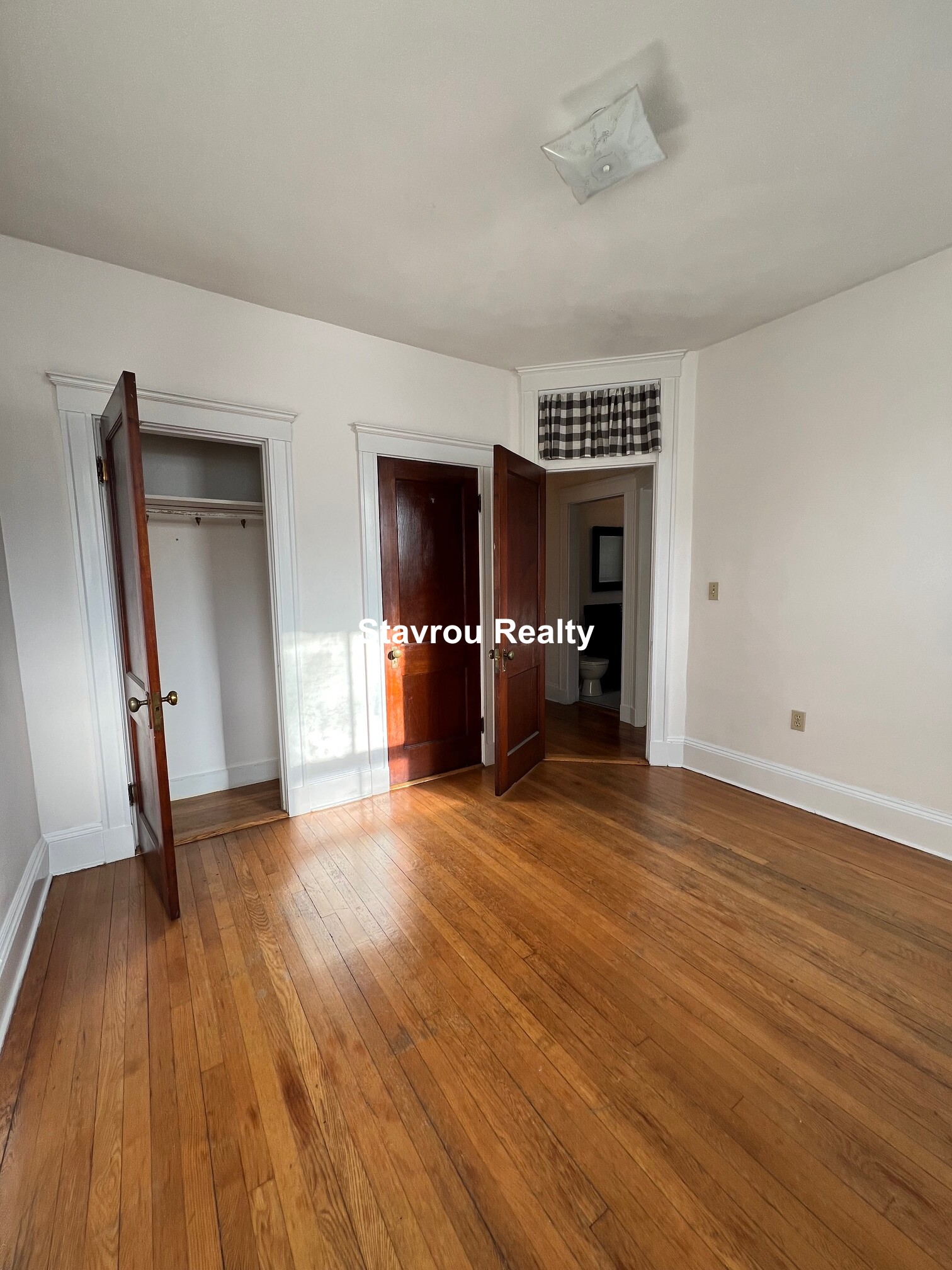 1677 Beacon St, Aspinwall Hill