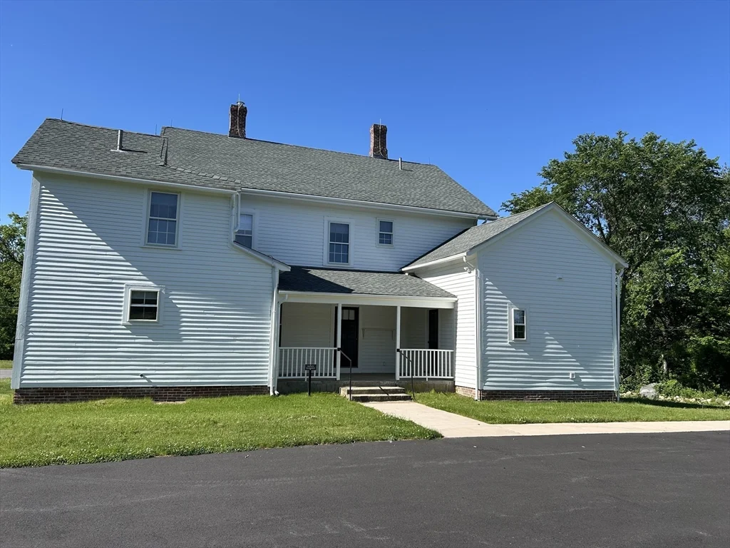 831 Lexington Rd, Concord