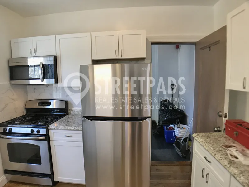 1129 Beacon St, Longwood