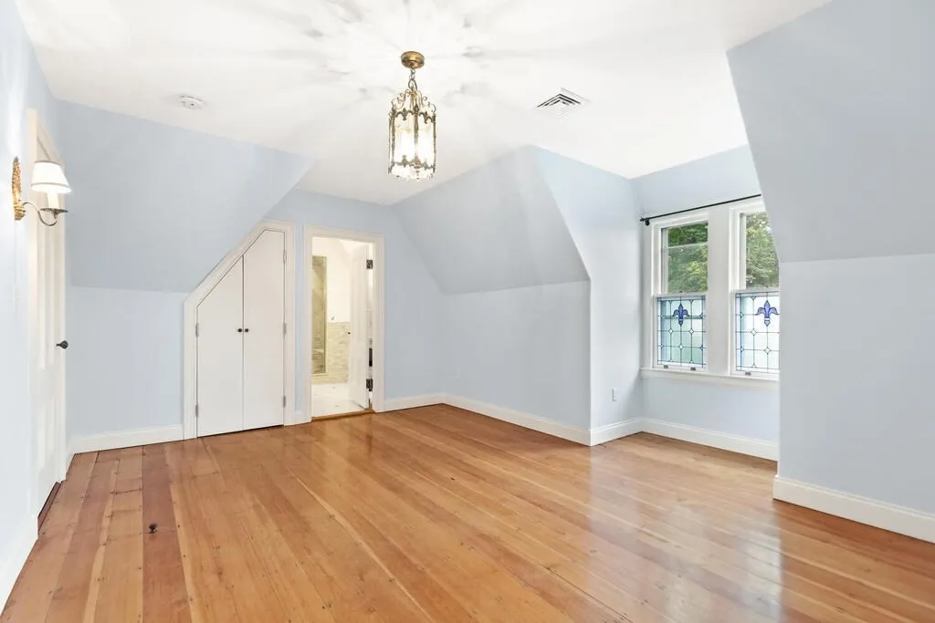 2 Rangeley Rd, Winchester