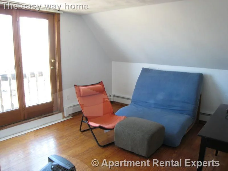 89A College Ave, Tufts