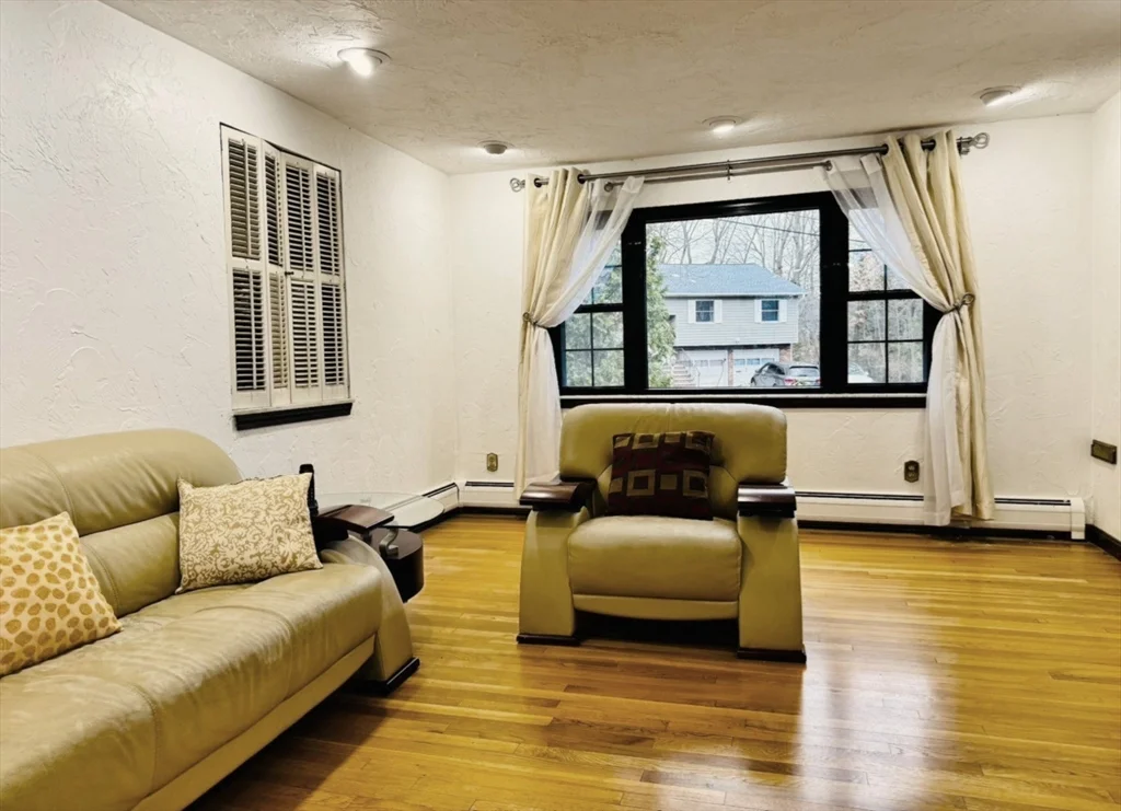 2 Blueberry Hill Ln, Arlington Heights