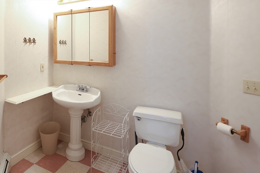 288 Goldthwaite Rd, Whitinsville