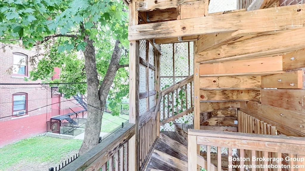 4A Weld Ave, Roxbury