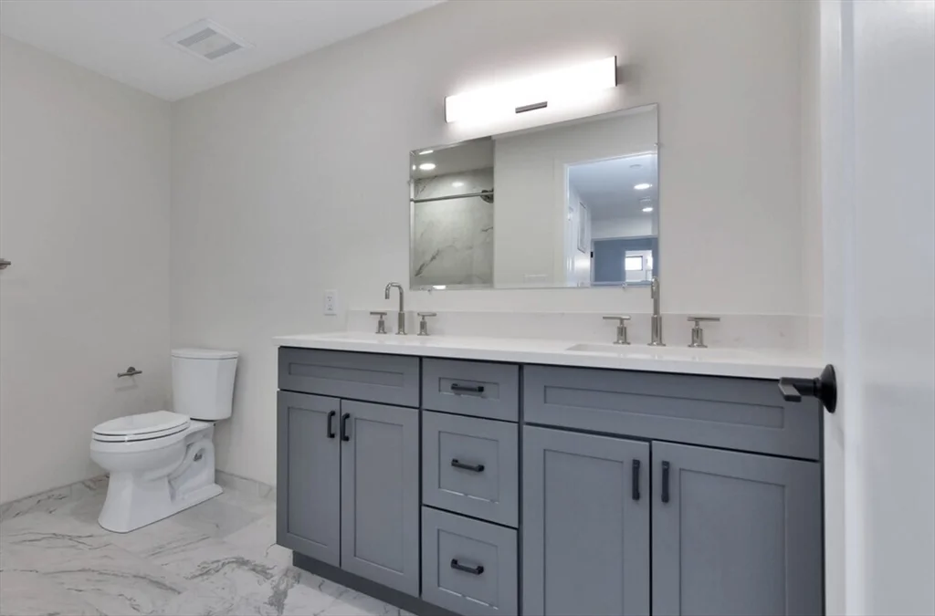 215 Canal St, Lawrence