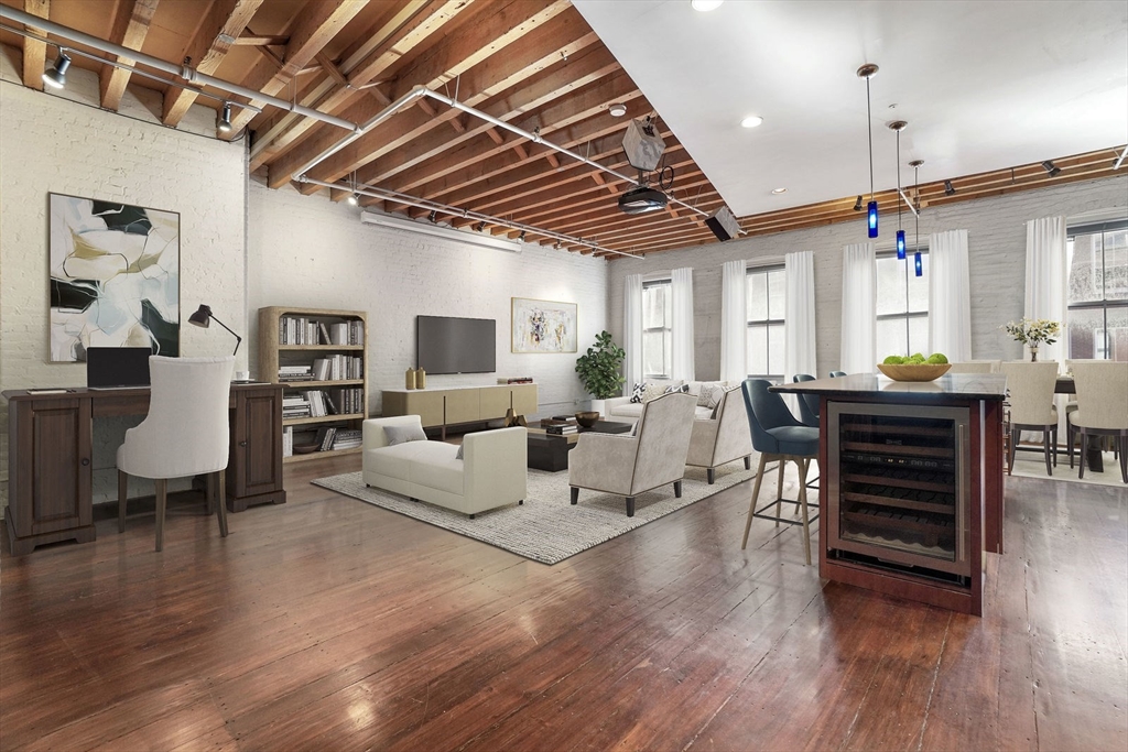 96 South St, Leather District