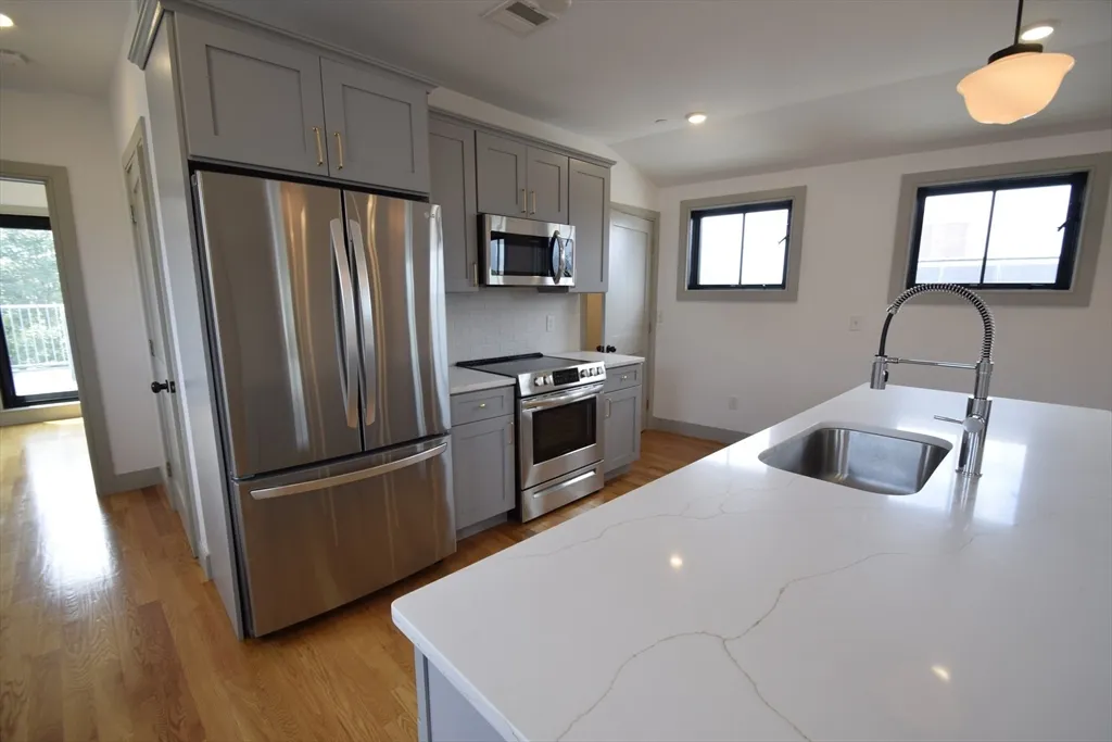 15 Maywood St, Roxbury