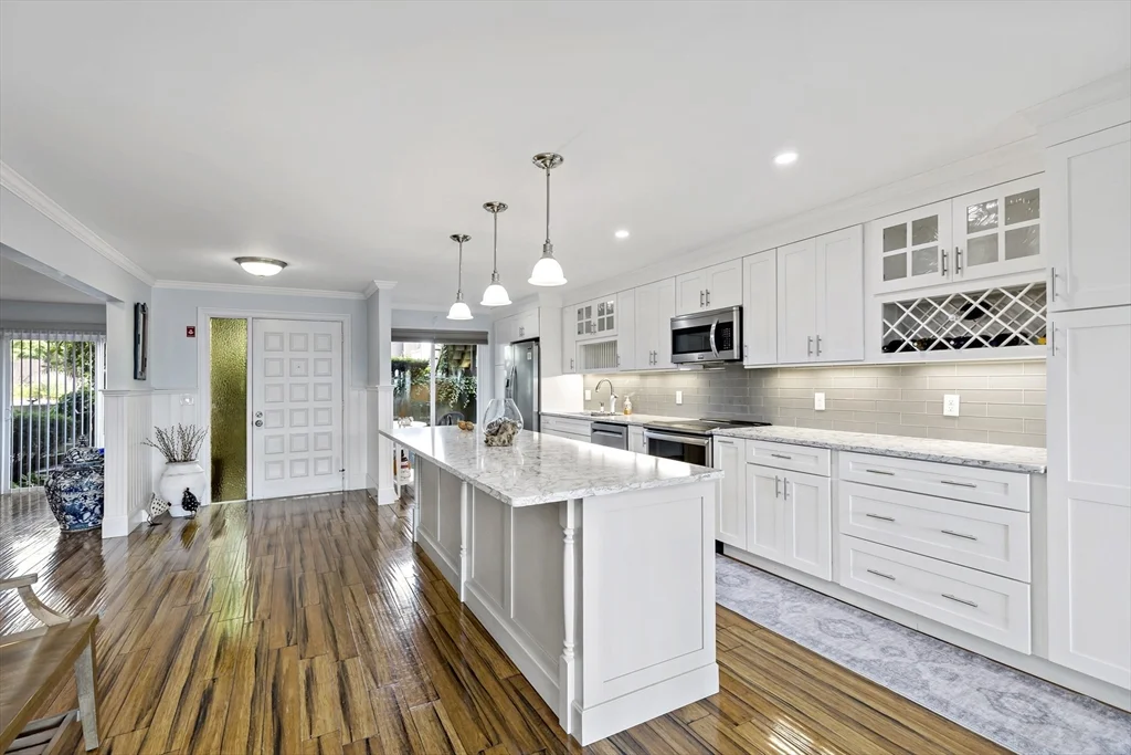 24 Ships View Ter, Buzzards Bay