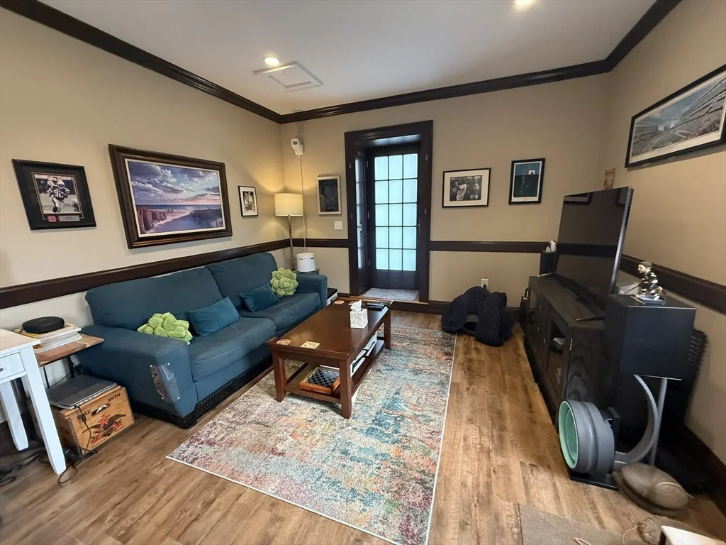 6 Main St Ext, Downtown