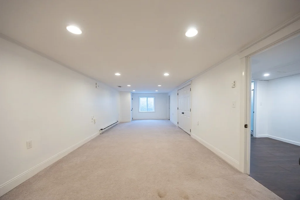 22 Suffolk Rd, Sharon