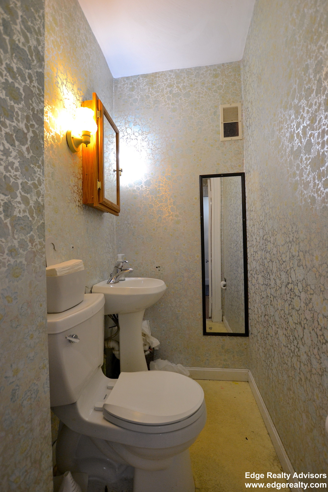 5 bed, 1.5 bath apartment for rent at 27 Manet Rd Unit 1, Chestnut Hill (Newton) — photo 6 of 13