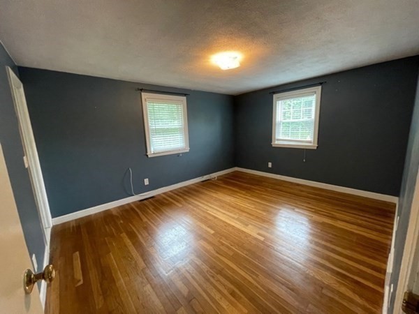 17 Ridley Rd, Dedham