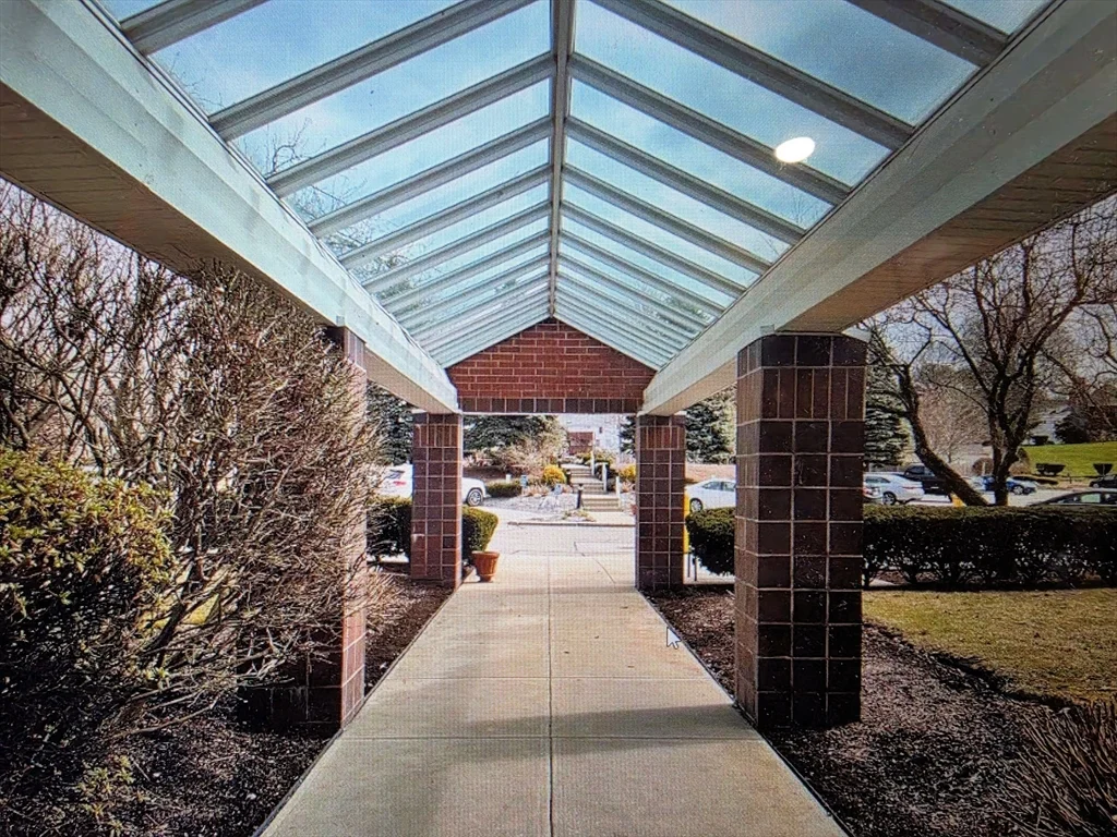 380 Place Ln, Woburn
