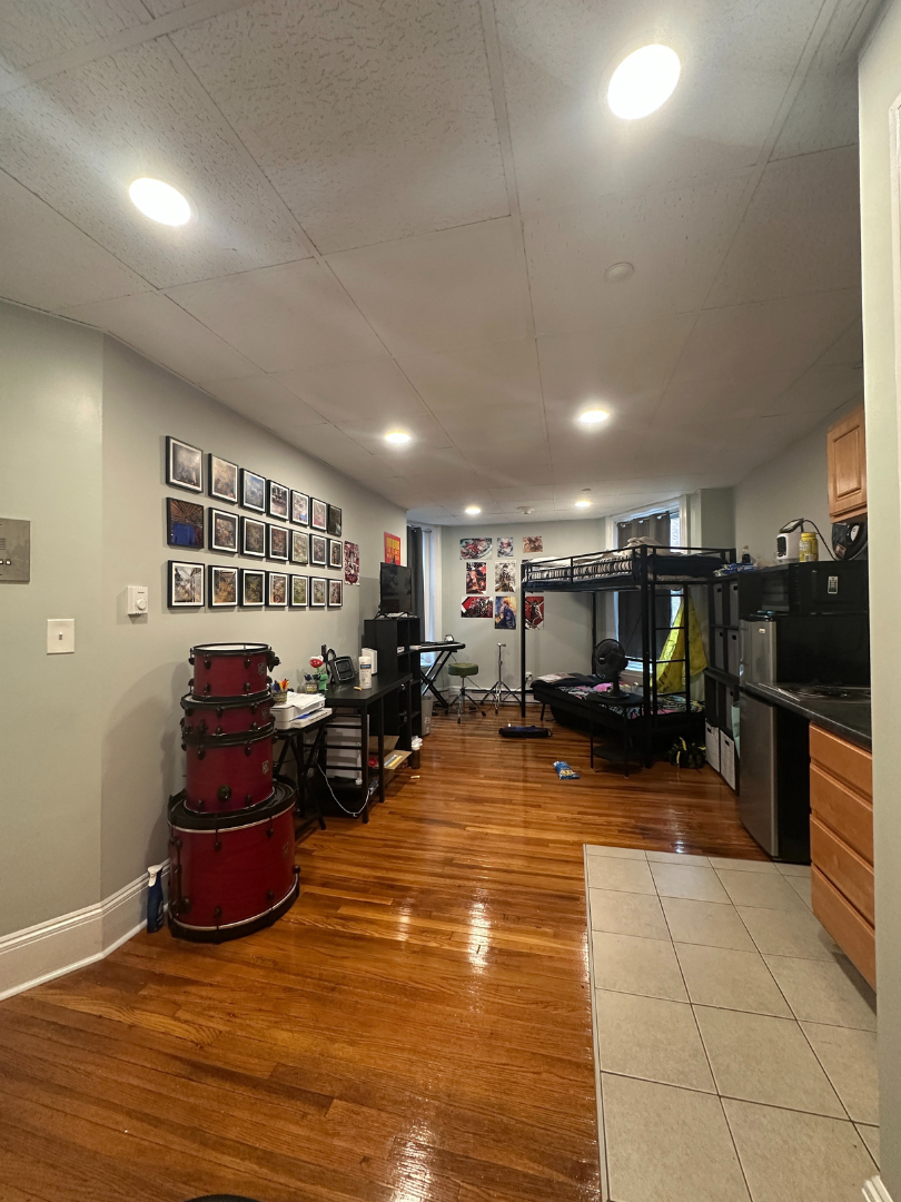 302 Newbury St, Back Bay