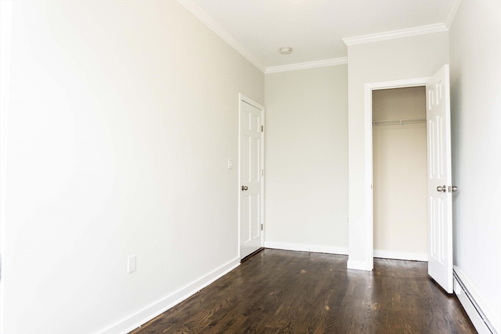 435 Walnut Ave, Roxbury