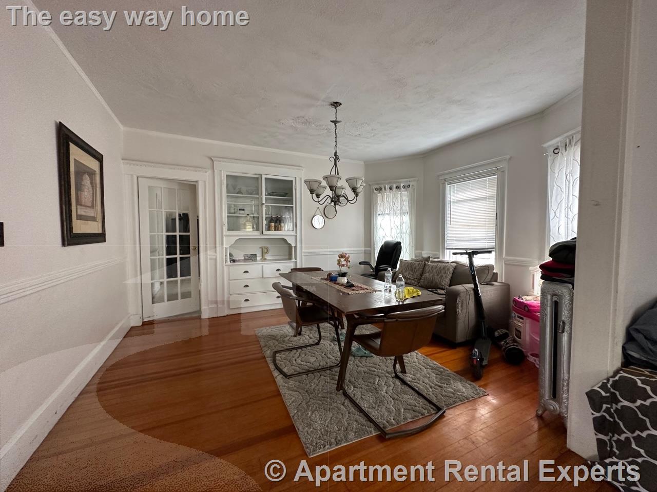 19 Stanley Ave, Tufts