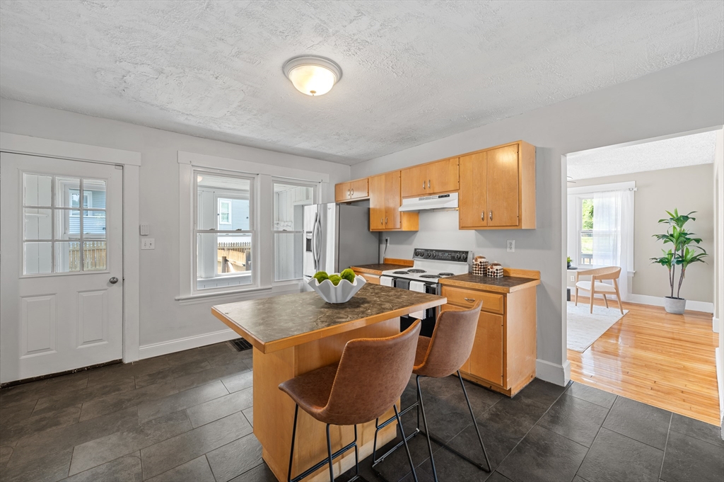 8 Beekman St, Fitchburg