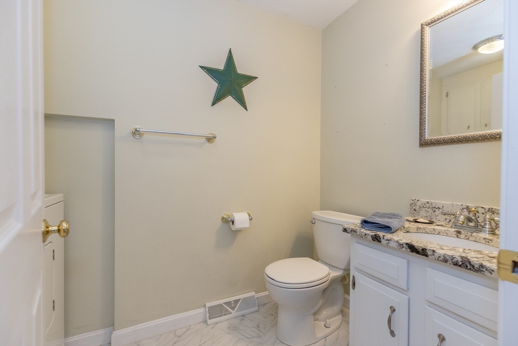 55 Prescott Dr, Chelmsford