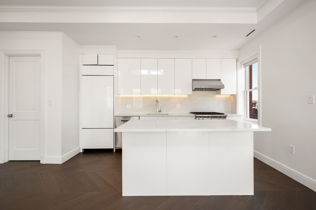 112 Myrtle, Beacon Hill