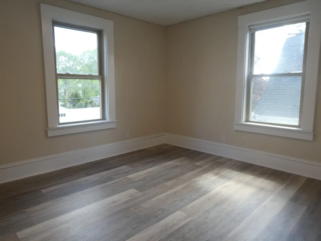 14 Elm St, Middleboro