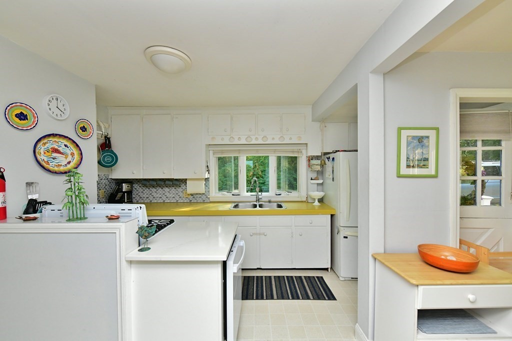 208 Standish Rd, Sagamore Beach