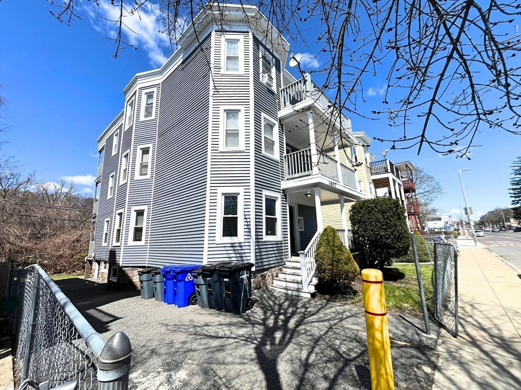 3907 Washington St, Jamaica Plain