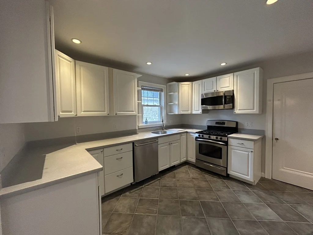 4 Harvard Rd, Belmont