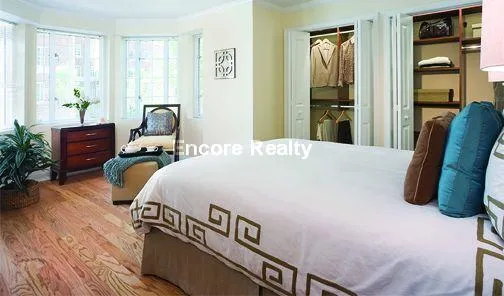 20 Chapel St, Longwood