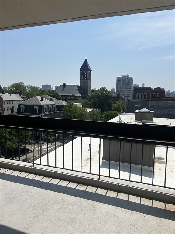 872 Massachusetts Ave, Riverside