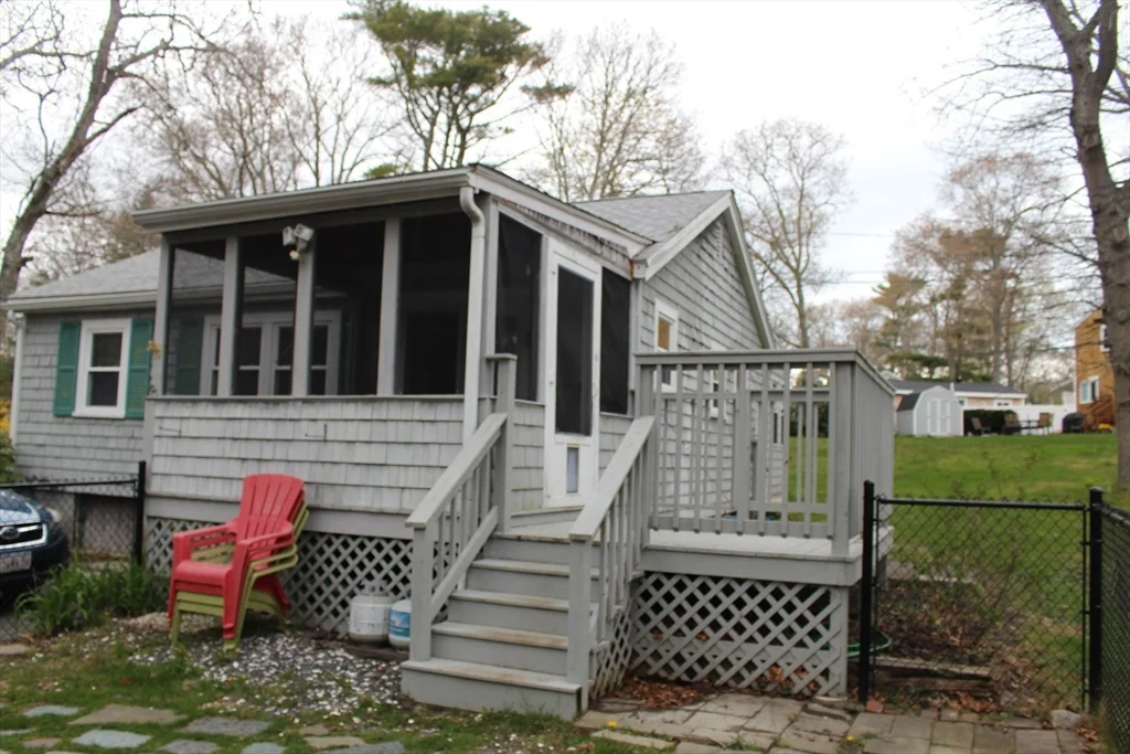 81 Winthrop Rd, Manomet