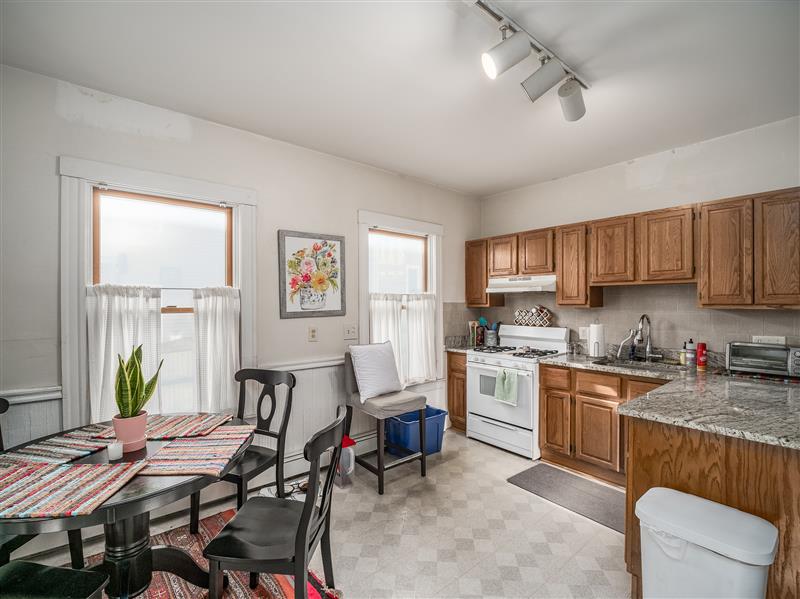 318 Beacon St, Ward Two