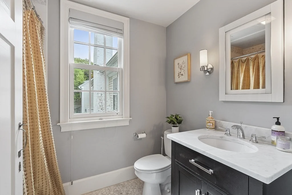 251A Old Billerica Rd, Bedford