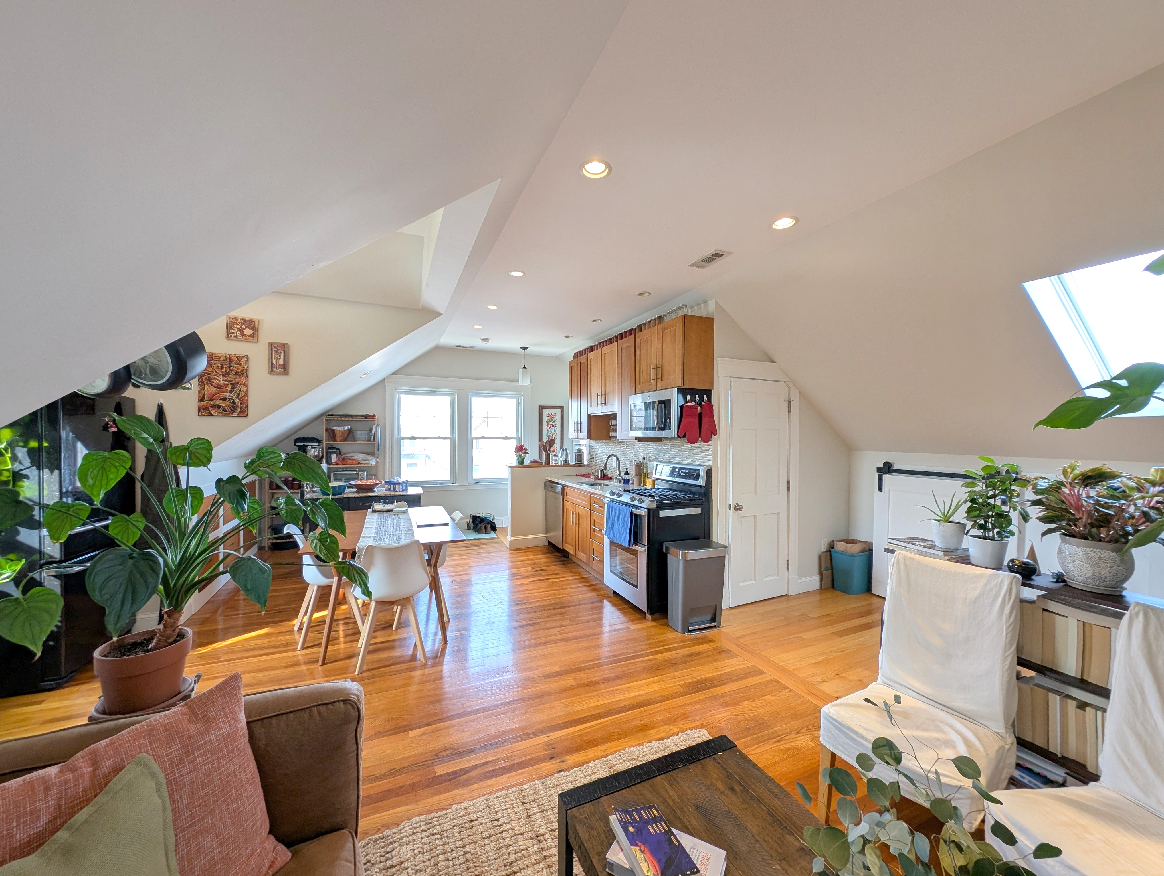 472 Main St, Medford