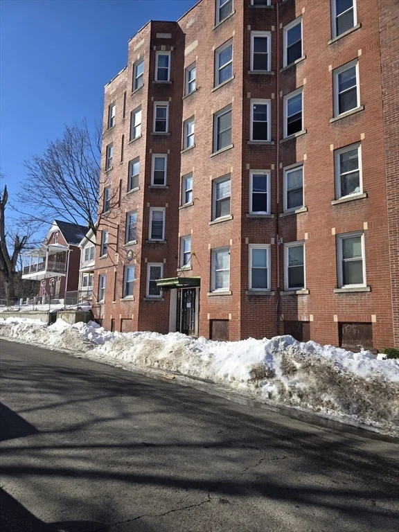 263 Elm St, Holyoke