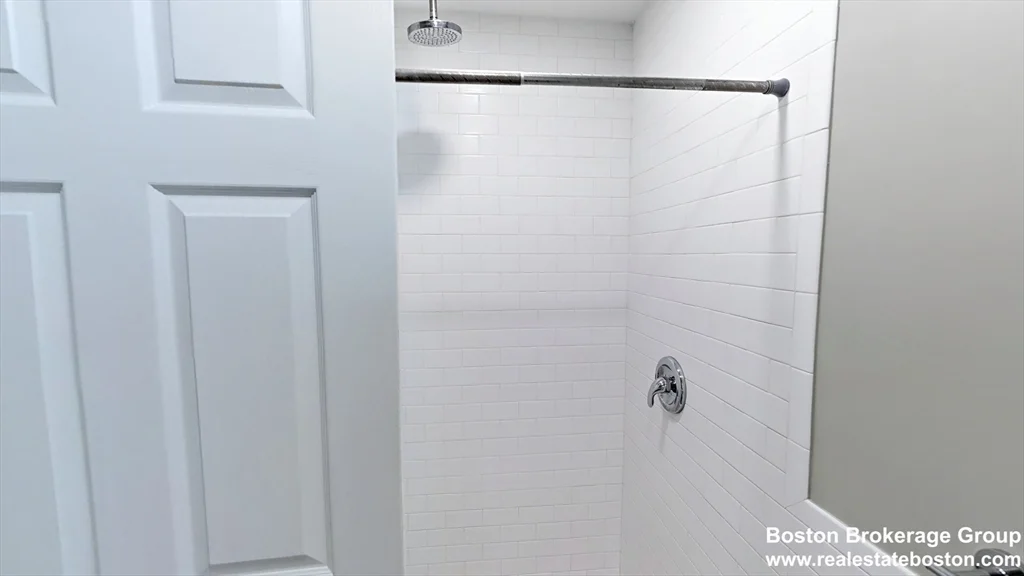 4A Weld Ave, Roxbury