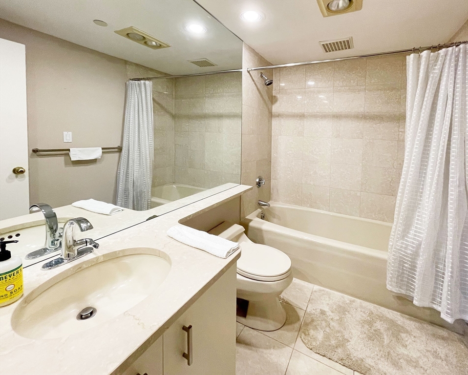 10 Rogers St, East Cambridge