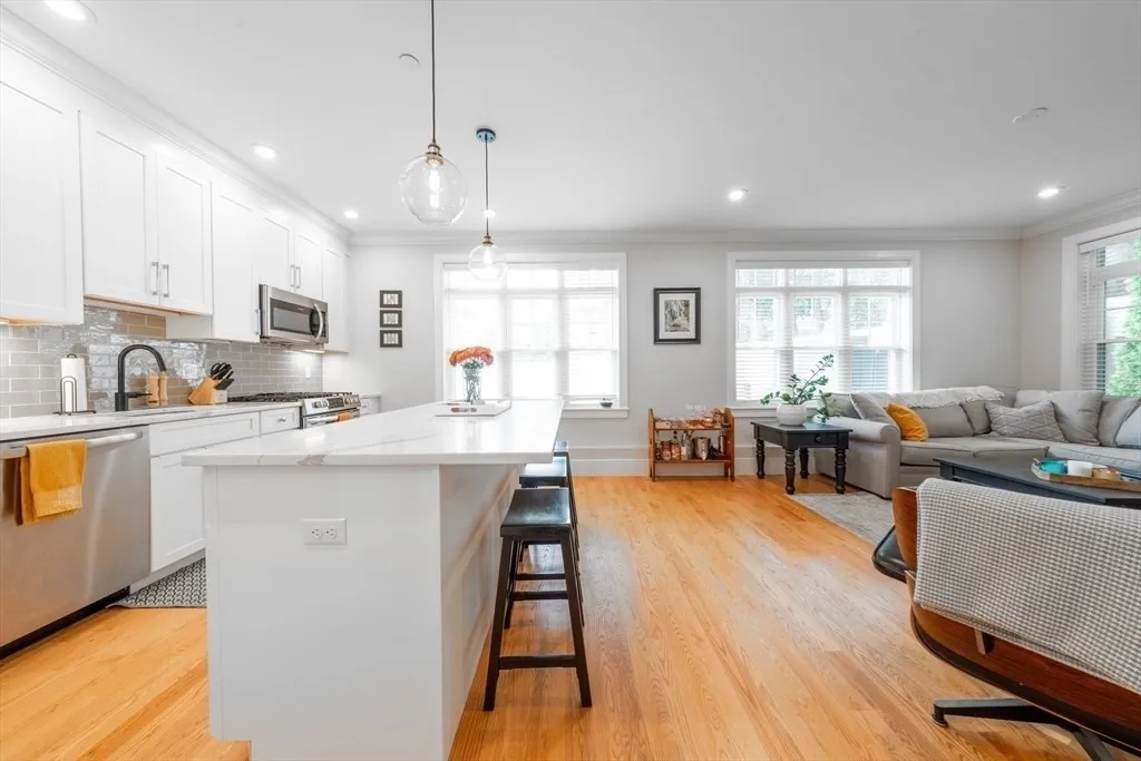 315 College Farm Rd, Waltham