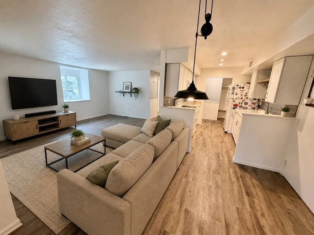 13 Beals Cove Rd, Hingham