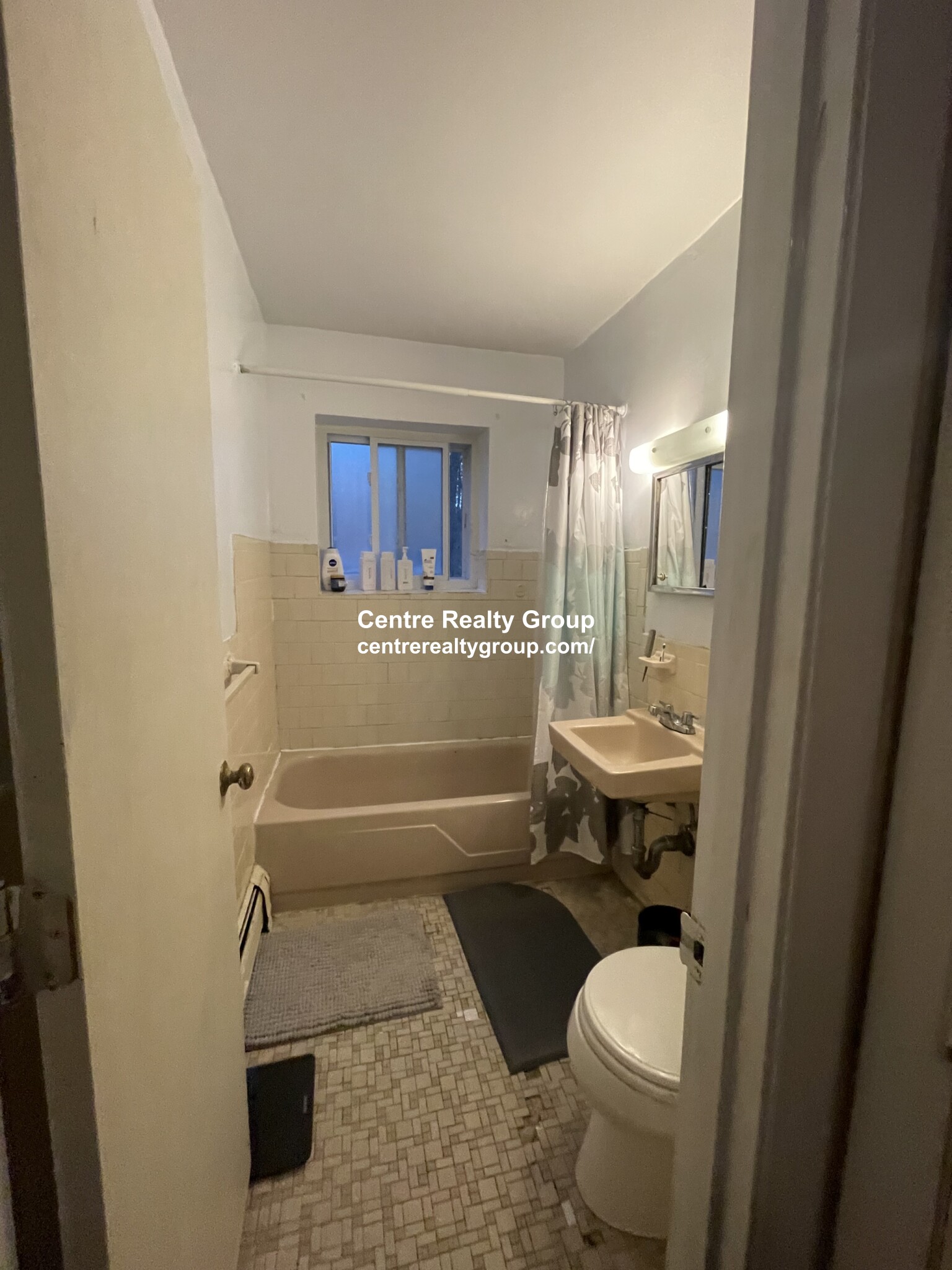 35 Westgate Rd, Chestnut Hill