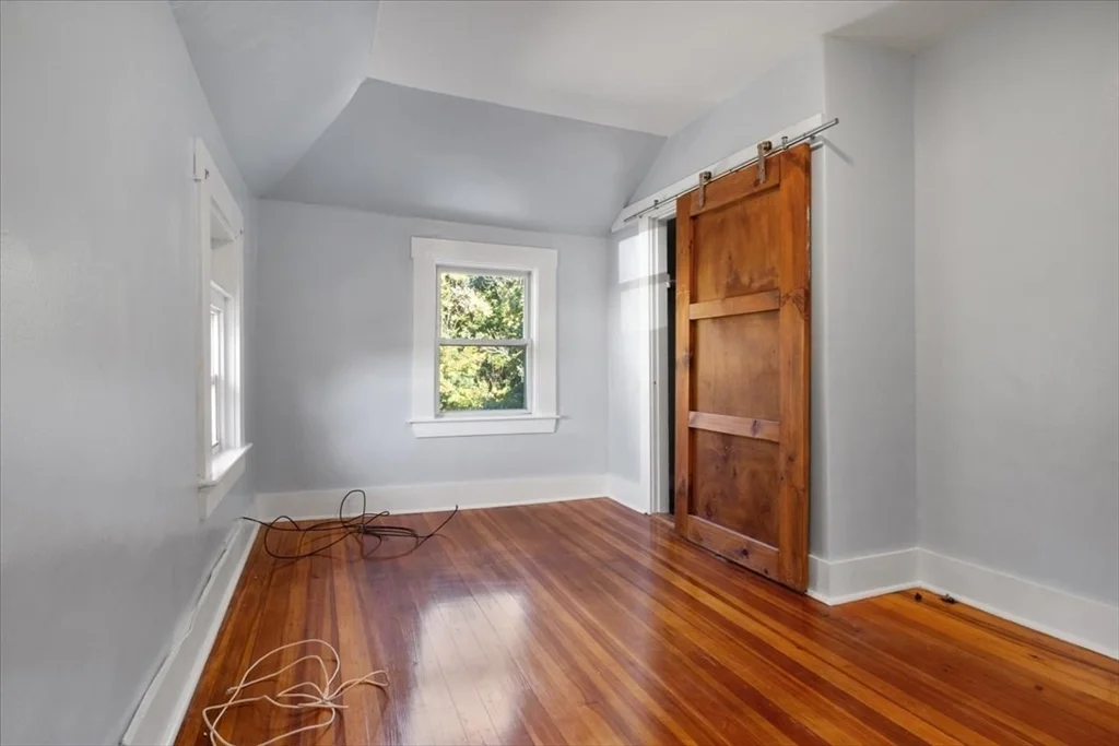 8 Linwood St, Holbrook