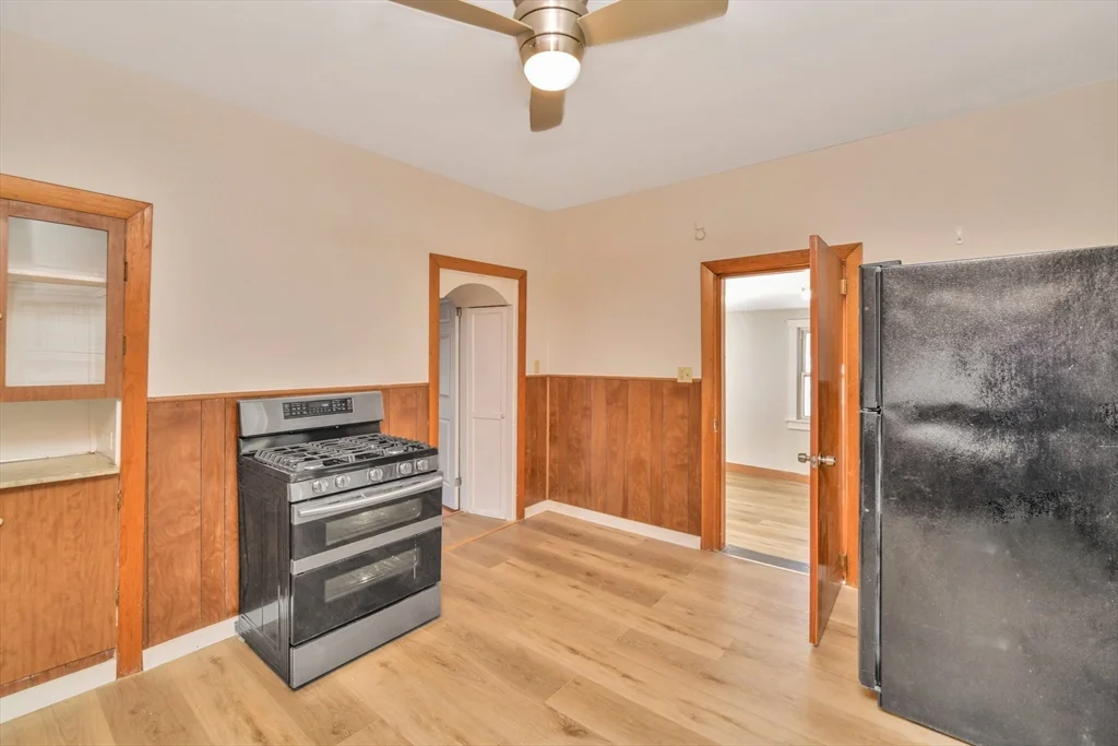 492 Metropolitan Ave, Hyde Park