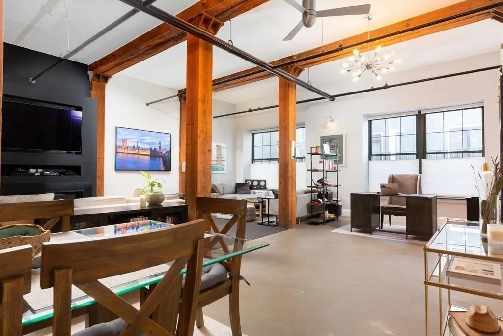 881 East 1st St, South Boston