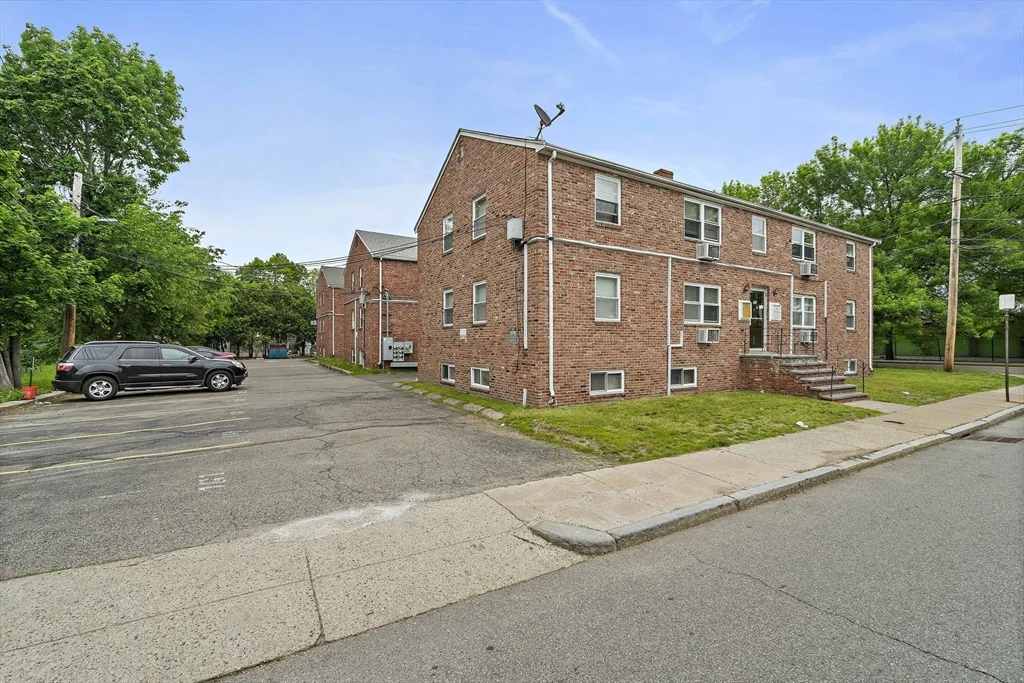 161 Neponset Valley Pkwy, Hyde Park