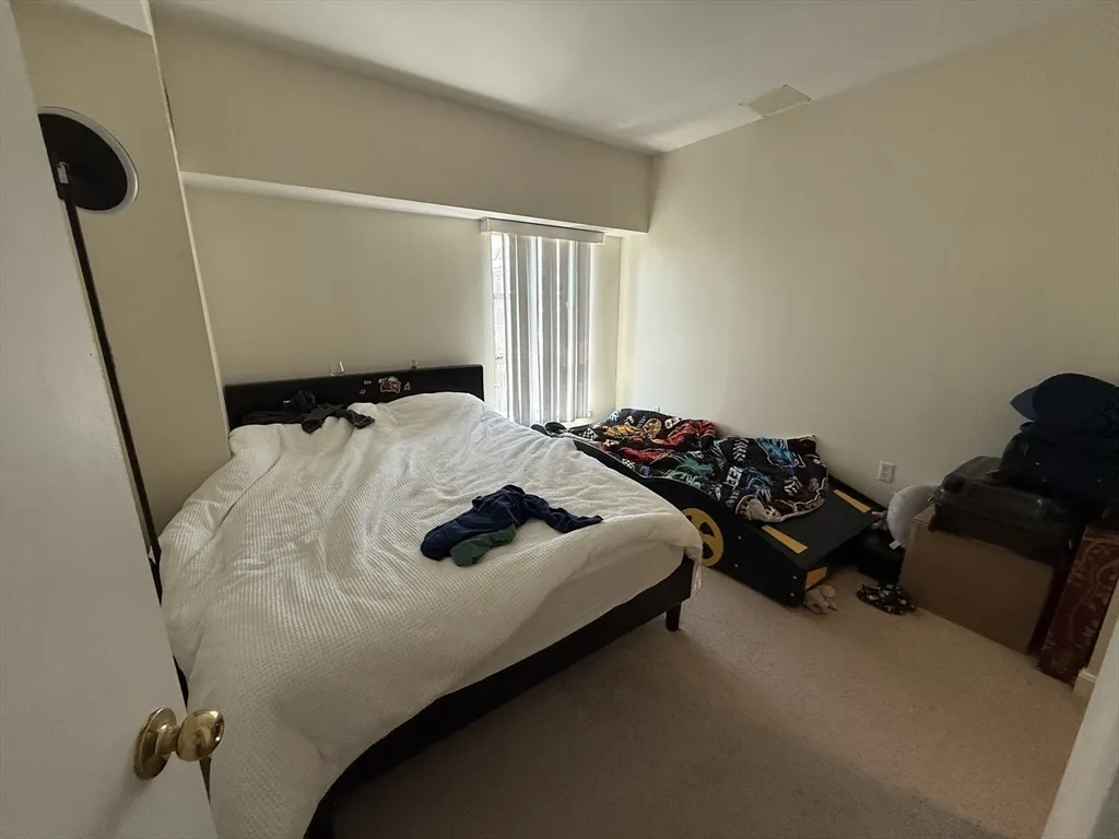 931 Massachusetts Ave, Mid-Cambridge